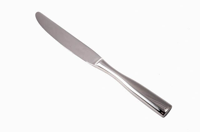 Un couteau à beurre qui peut être transformé en vrai couteau