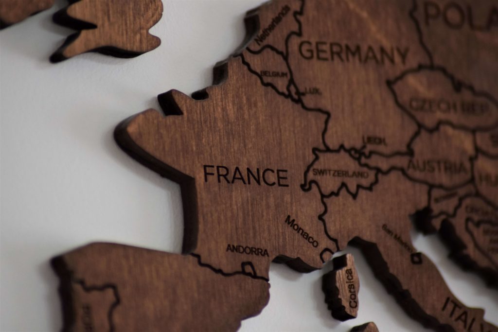 carte en bois de la France et de ses pays frontaliers