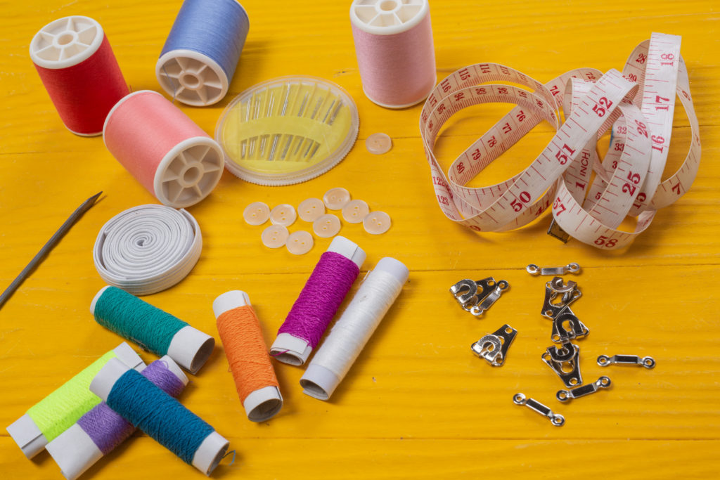produit de survie pas cher: le kit de couture